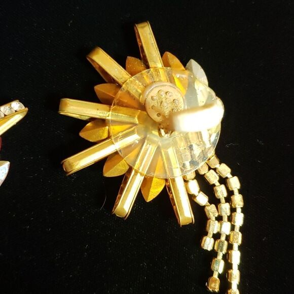 VNTG Stunning Rainbow of Stones White Rhinestone Clip-on Earrings - Picture 4 of 5